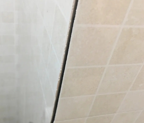 芜湖瓷砖空鼓维修公司分享阳台瓷砖脱落的修复过程可以分为以下几个步骤